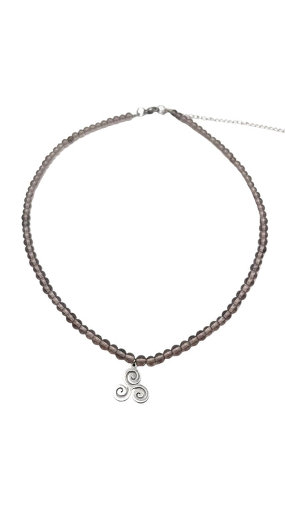 Collar Gargantilla Cuarzo Ahumado con Trisquel | Protección y Equilibrio