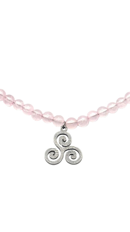 Collar Gargantilla Cuarzo Rosa con Trisquel | Amor y Armonía