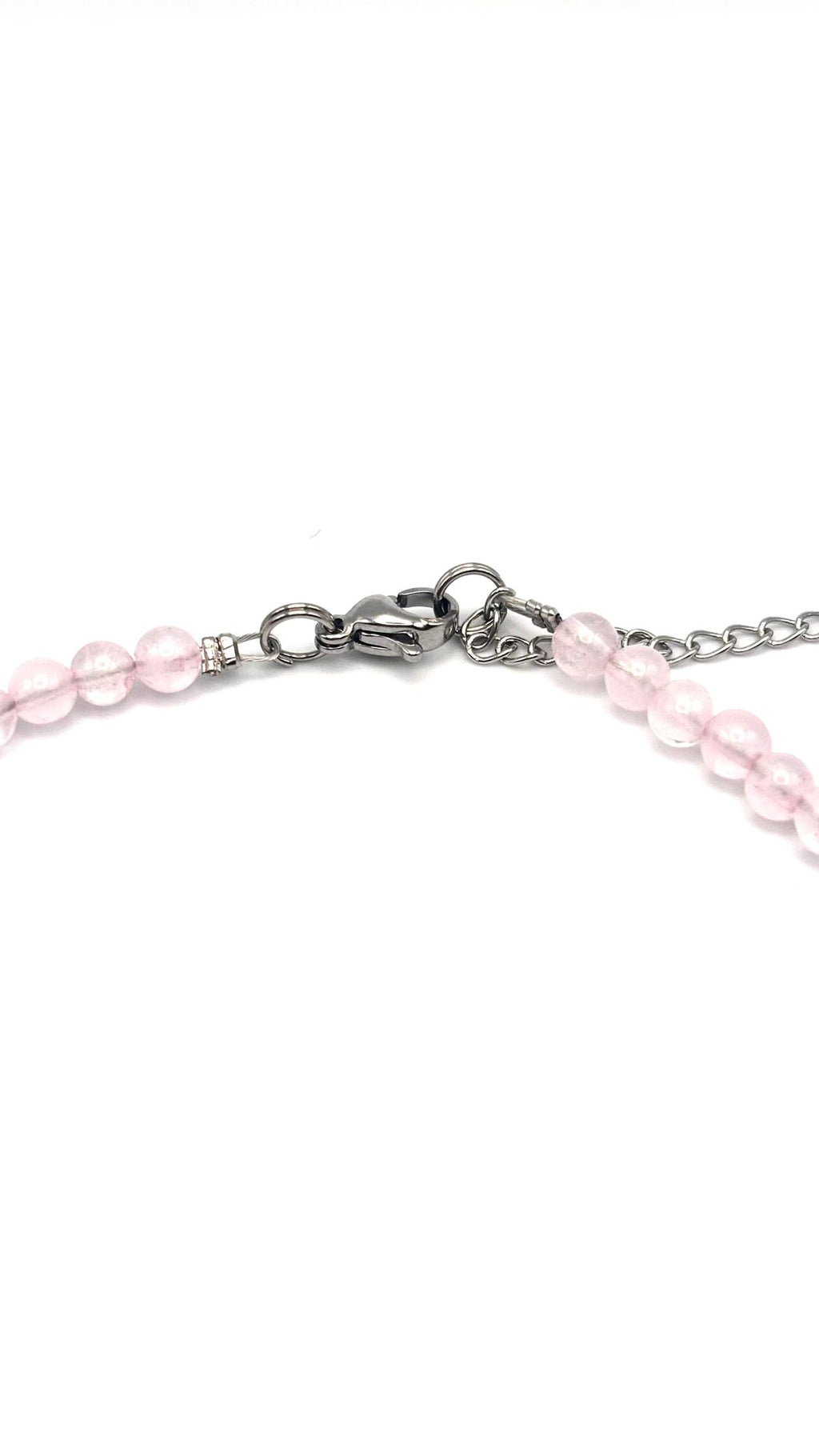 Gargantilla de Cuarzo Rosa 4 mm con Triskel – Amor, Armonía y Equilibrio Energético