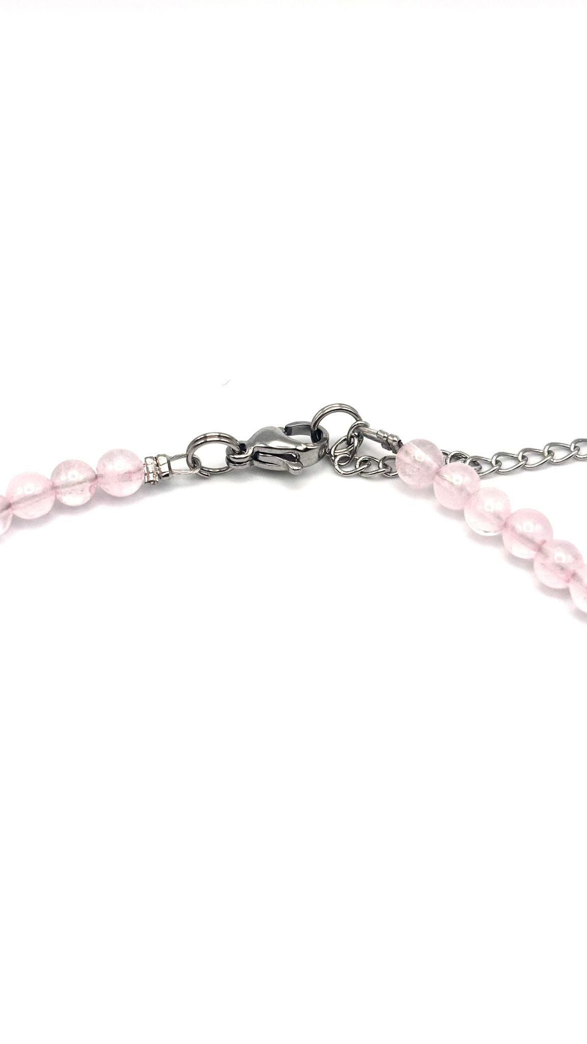 Gargantilla de Cuarzo Rosa 4 mm con Triskel – Amor, Armonía y Equilibrio Energético