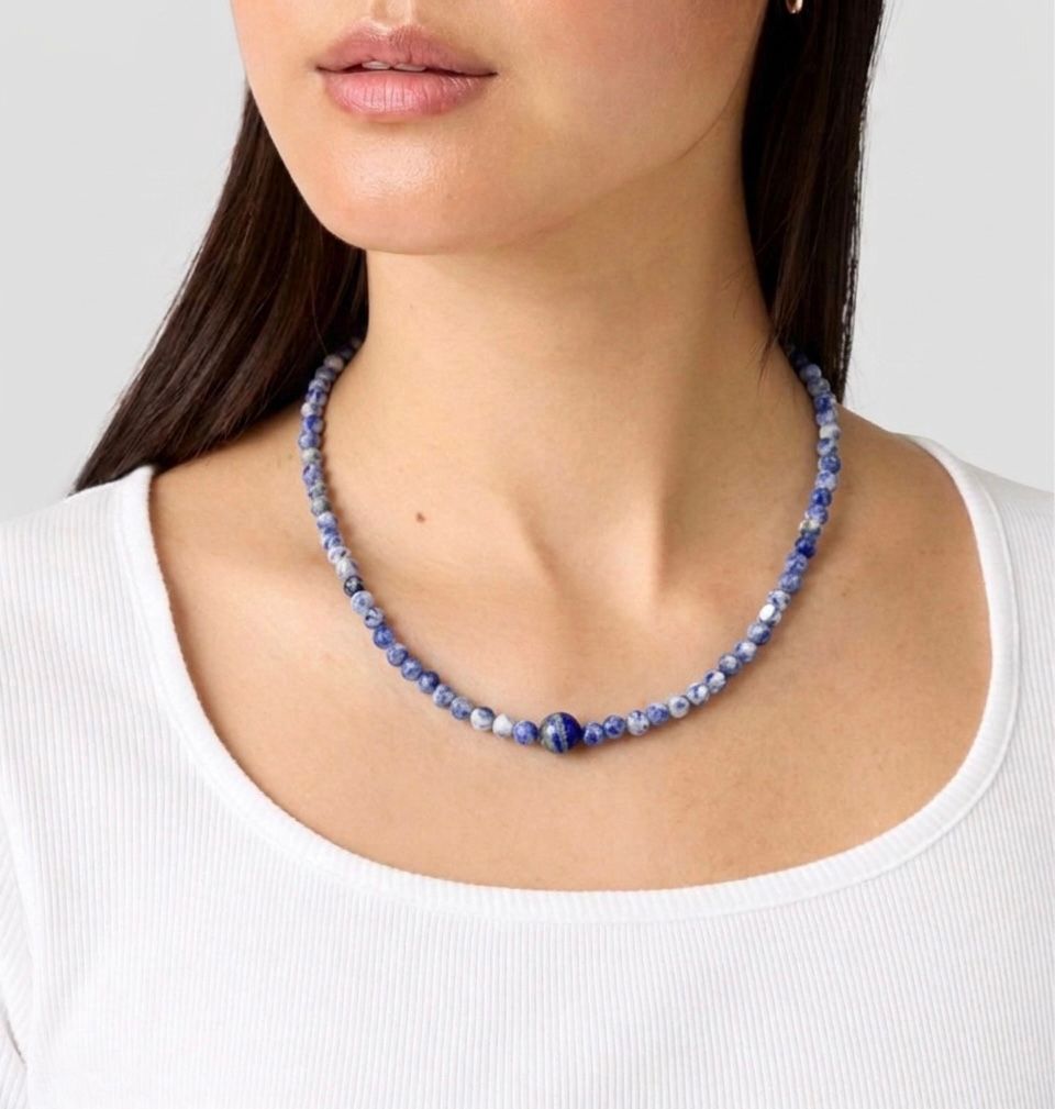 Gargantilla de Sodalita 4 mm con Lapislázuli Central 8 mm – Intuición, Sabiduría y Equilibrio