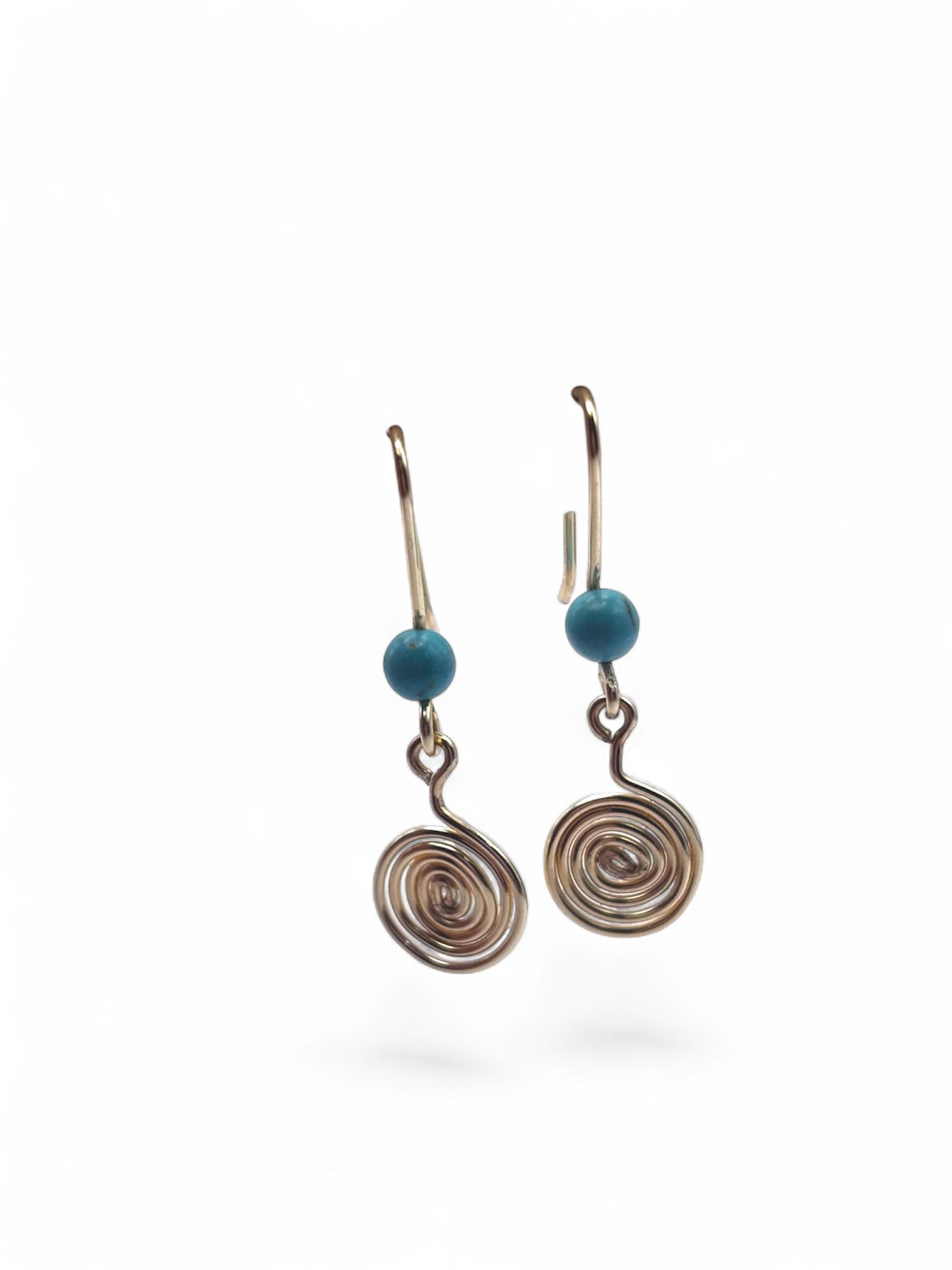 Pendientes Largos con Turquesa y Espiral de la Vida – Equilibrio, Energía y Estilo Natural