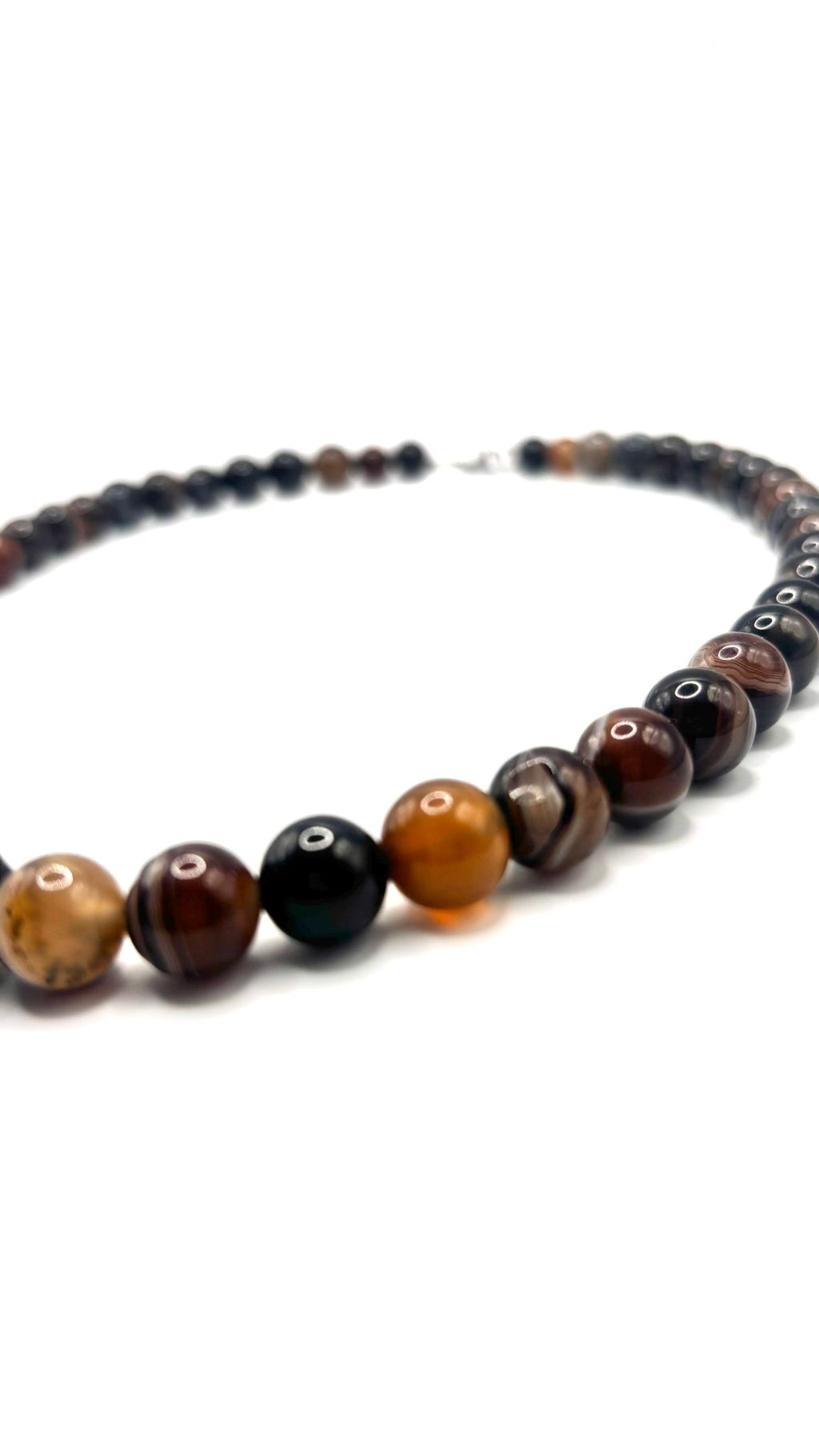 Collar de Ágata Marrón 10 mm con Ágata Facetada Central – Equilibrio y Elegancia Natural