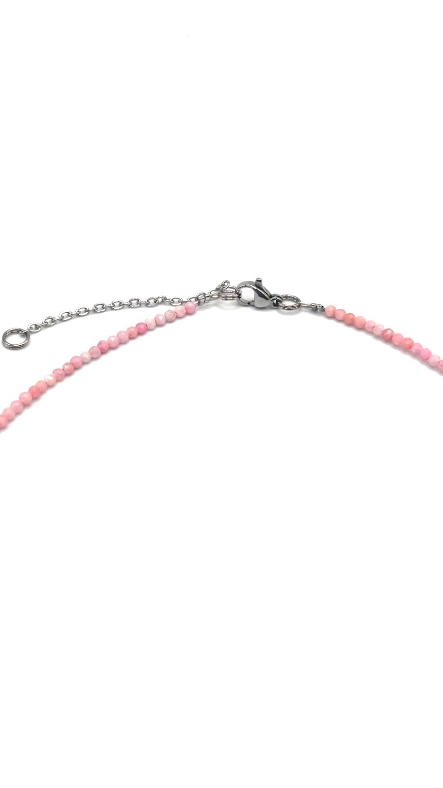 Gargantilla de Opalina Rosa Facetada 2 mm con Luna – Dulzura, Luz y Energía Femenina