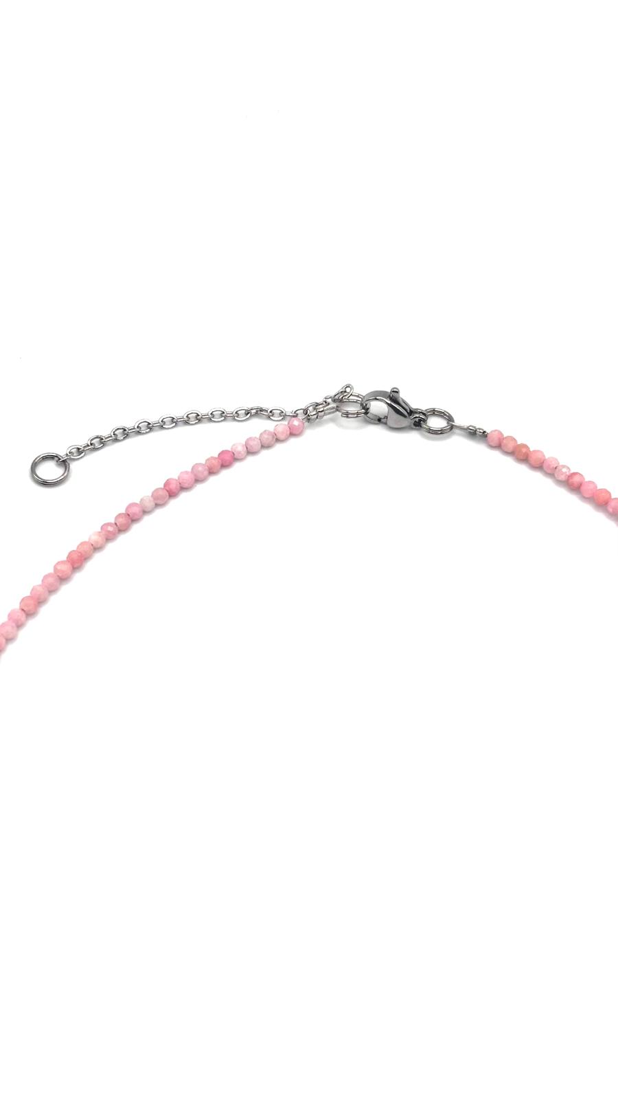 Gargantilla de Opalina Rosa Facetada 2 mm con Luna – Dulzura, Luz y Energía Femenina