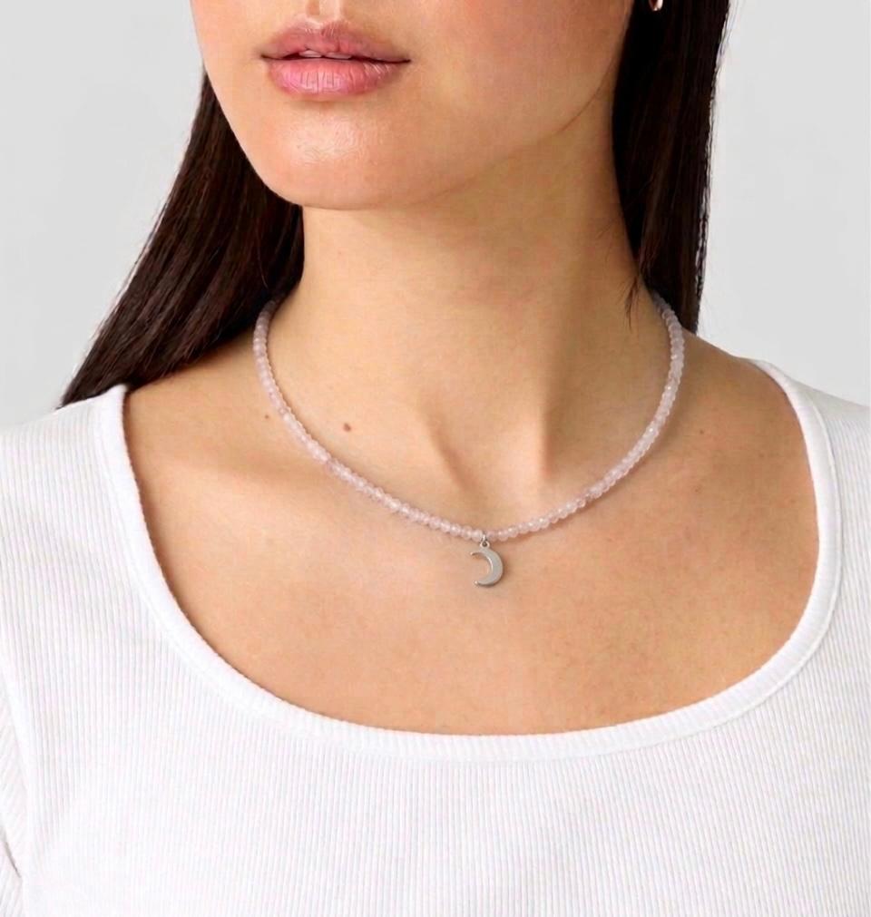 Gargantilla de Cuarzo Rosa Facetado 2 mm con Luna – Amor, Armonía y Dulzura