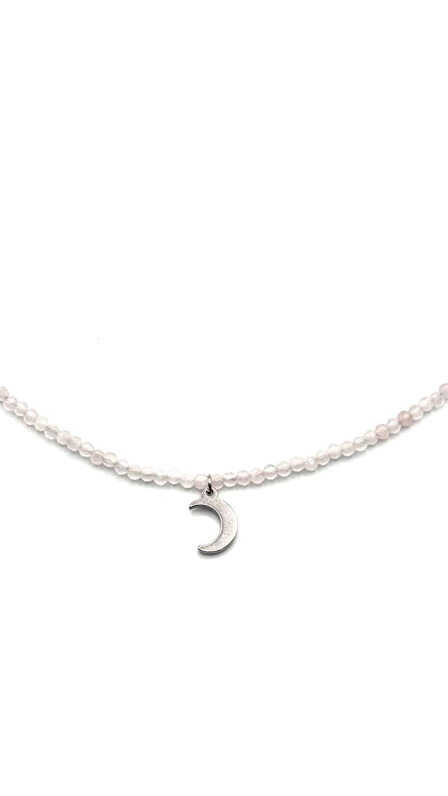 Gargantilla de Cuarzo Rosa Facetado 2 mm con Luna – Amor, Armonía y Dulzura