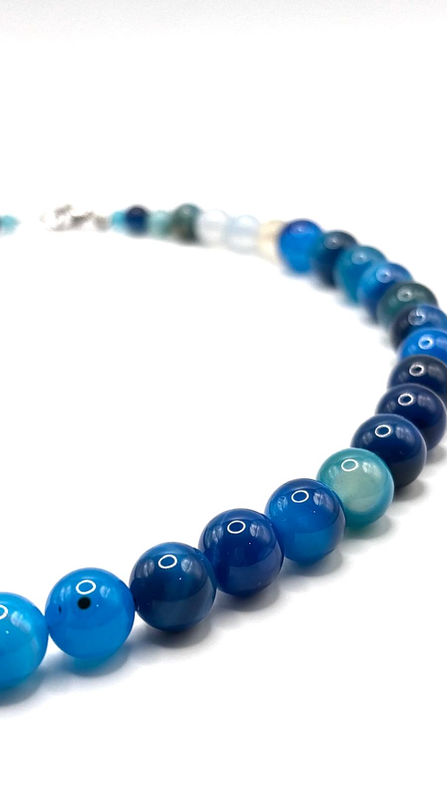 Collar de Ágata Azul 10 mm – Calma, Equilibrio y Elegancia Natural