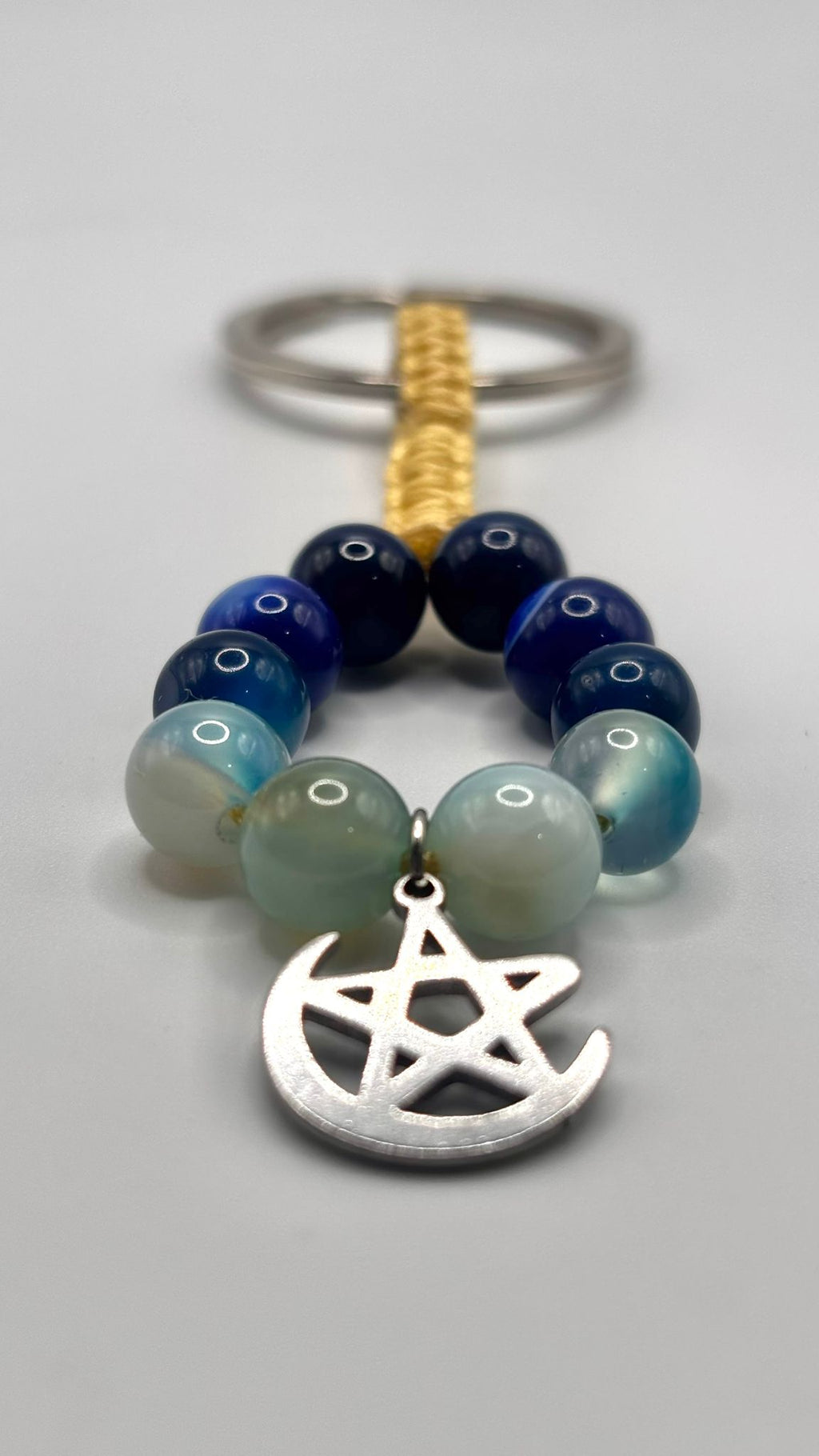 Llavero de Ágata Azul con Colgante de Estrella y Luna