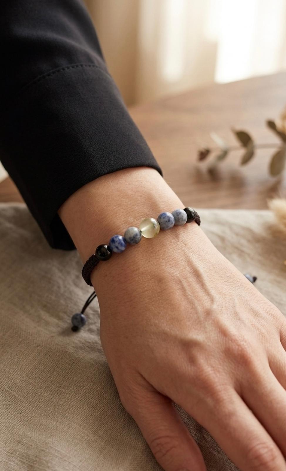 Pulsera de Sodalita, Prehnita y Obsidiana con Macramé Ajustable – Pulsera Energética