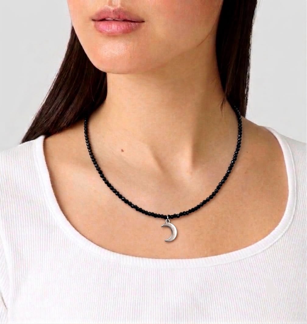 Collar Gargantilla de Turmalina Negra Facetada con Luna de Acero Inoxidable – Protección y Elegancia
