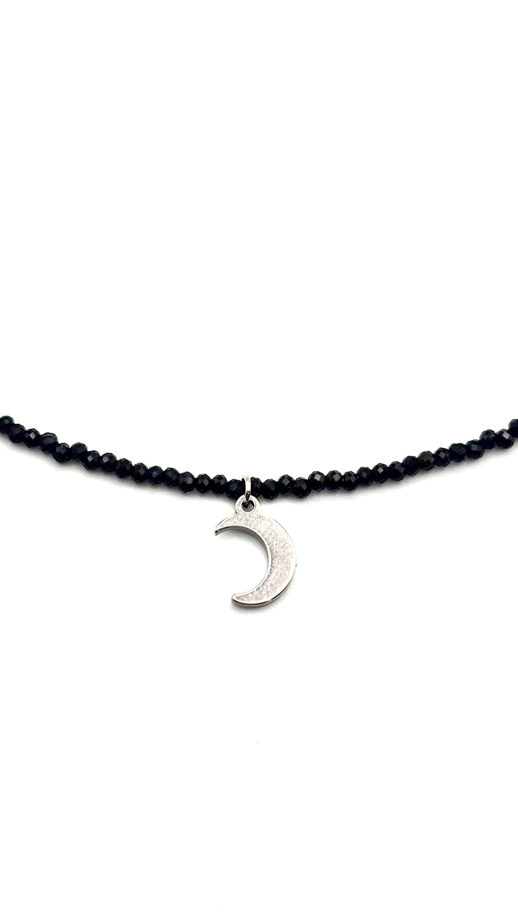 Collar Gargantilla de Turmalina Negra Facetada con Luna de Acero Inoxidable – Protección y Elegancia