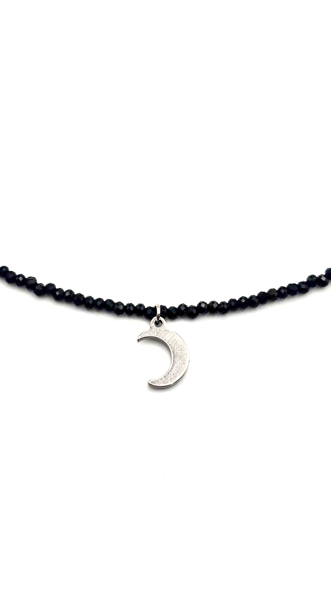 Collar Gargantilla de Turmalina Negra Facetada con Luna de Acero Inoxidable – Protección y Elegancia