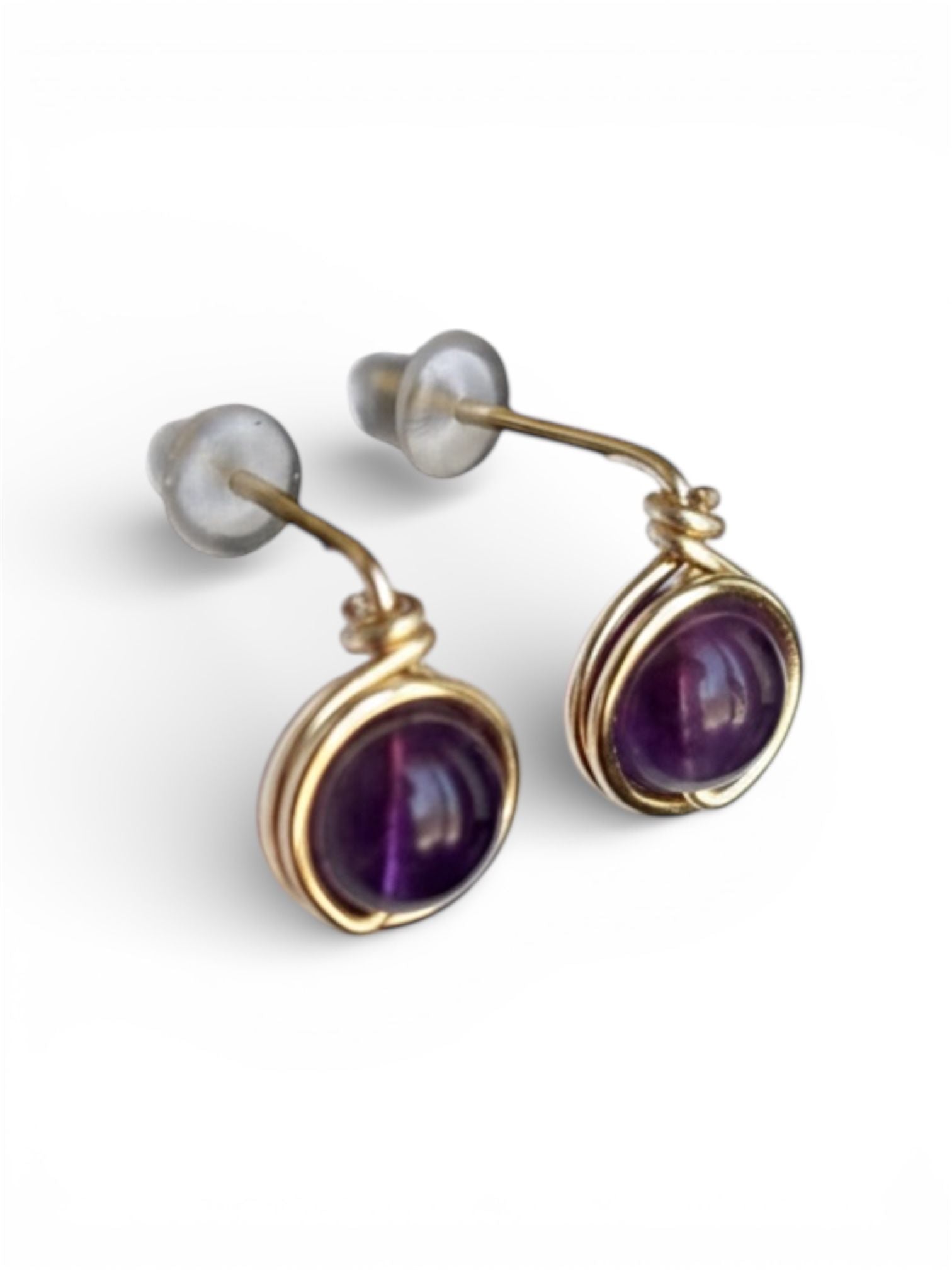 Pendientes Tipo Pin con Piedra Natural – Baño en Dorado