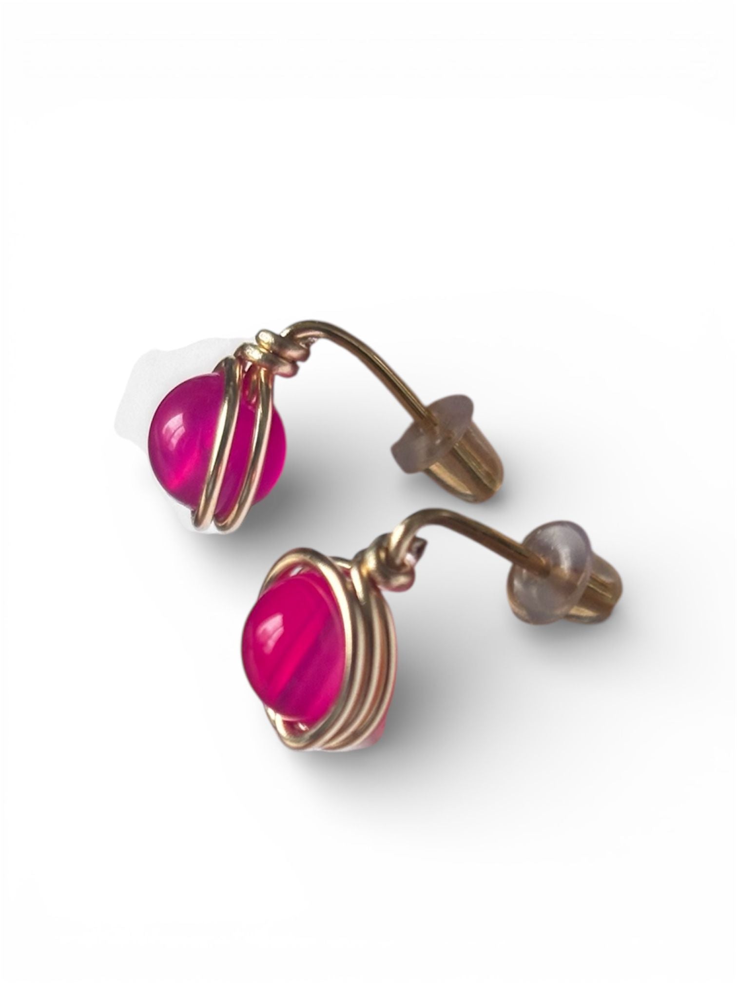 Pendientes Tipo Pin con Piedra Natural – Baño en Dorado