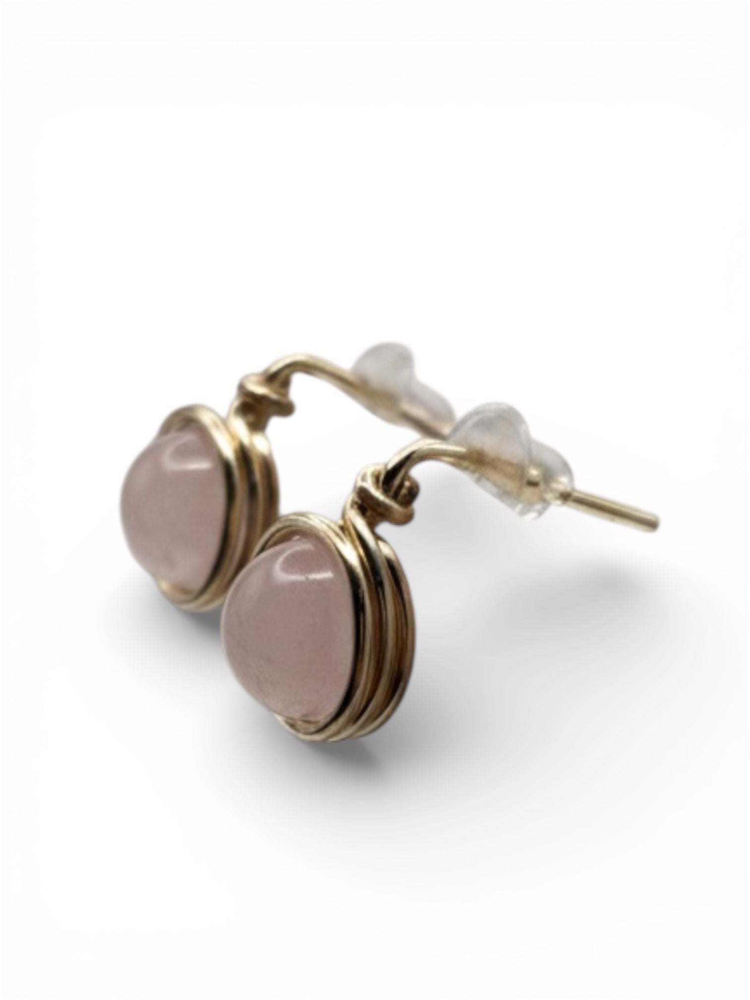 Pendientes Tipo Pin con Piedra Natural – Baño en Dorado