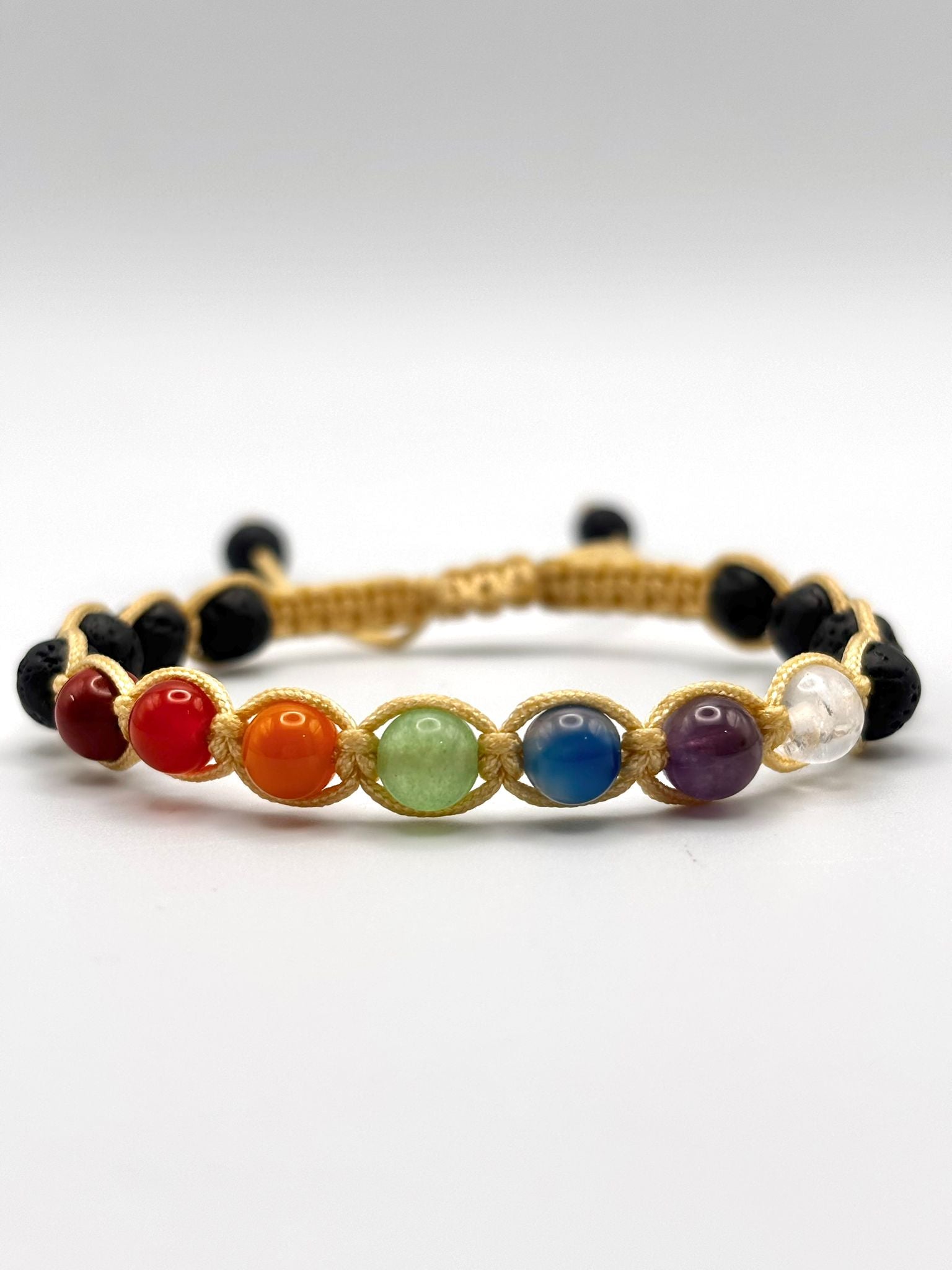 Pulsera de los 7 Chakras con Macramé Oruga – Equilibrio y Protección Energética