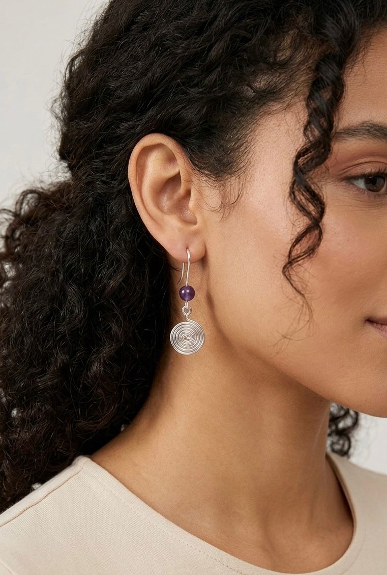 Pendientes Largos con Amatista y Espiral de la Vida – Calma, Energía y Equilibrio
