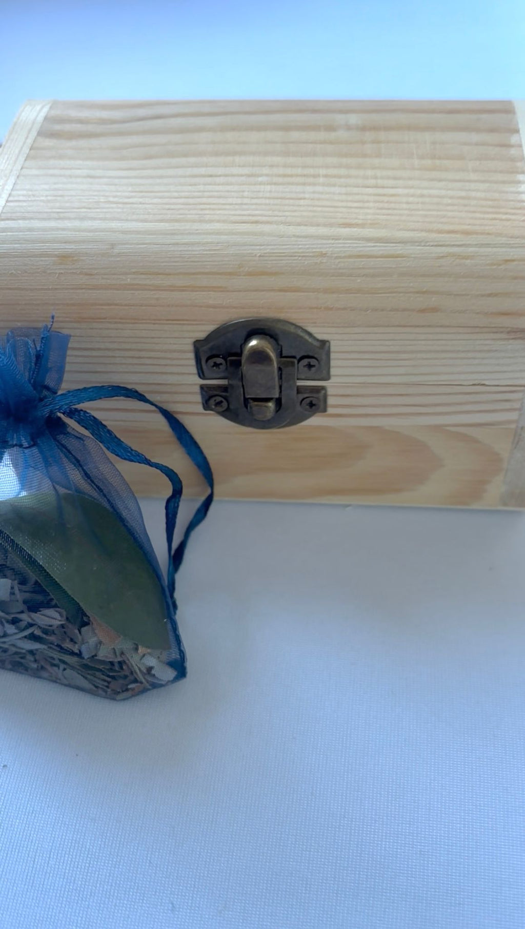 Caja Prosperidad Pequeño 4 minerales – Kit Compacto con Pirita, Ojo de Tigre, Citrino y Hematita Instrucciones de Ritual