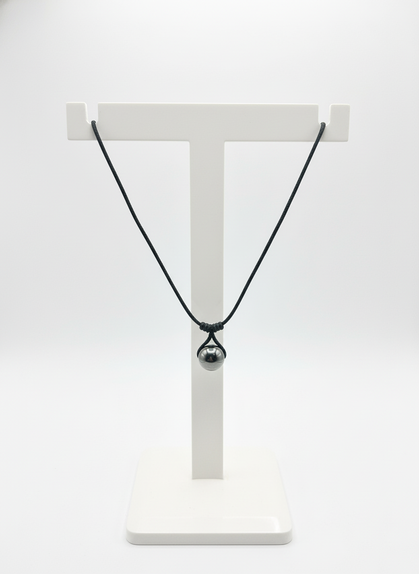 Colgante de Protección Minimalista – Seguridad y Confianza